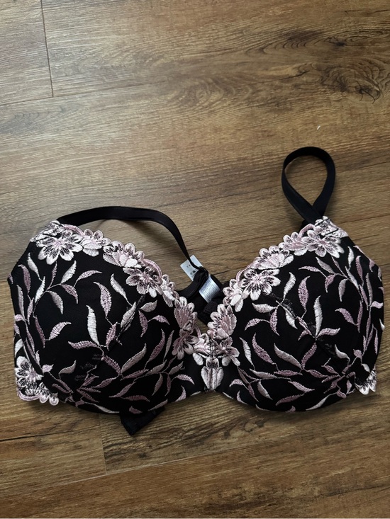 Wonderbra Other - Black and Pink Floral Embroidered Push-Up Underwire Bra